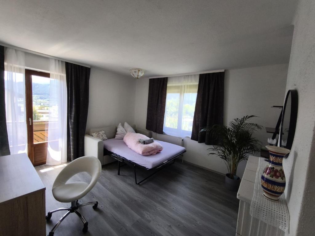 Spacious Room in Modern Flat, Innsbruck