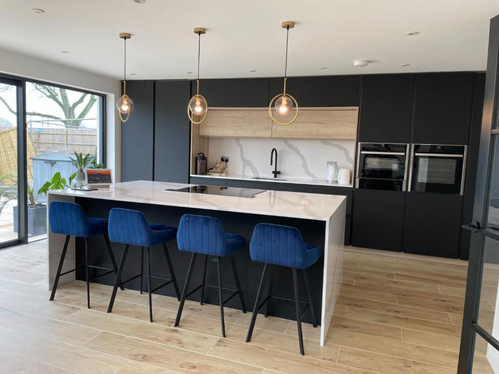 Sunset Gable, Gawcott