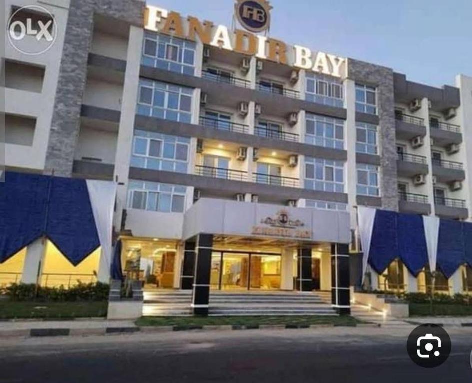 live in luxury hotel-style apartment in the heart of the city, Hurghada