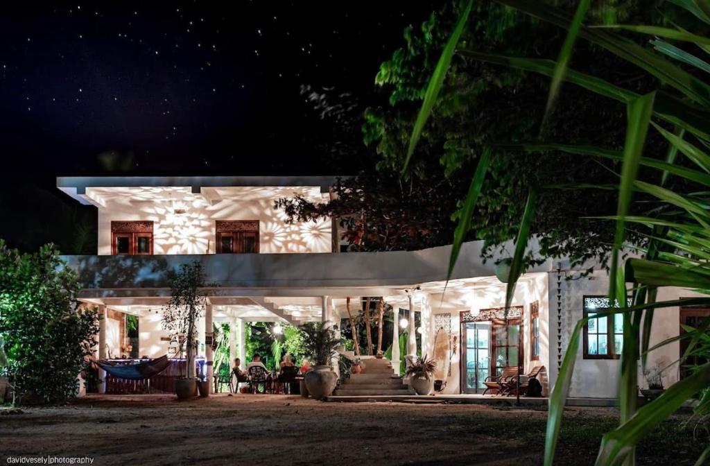 Endless Summer - Sri Lanka, Weligama