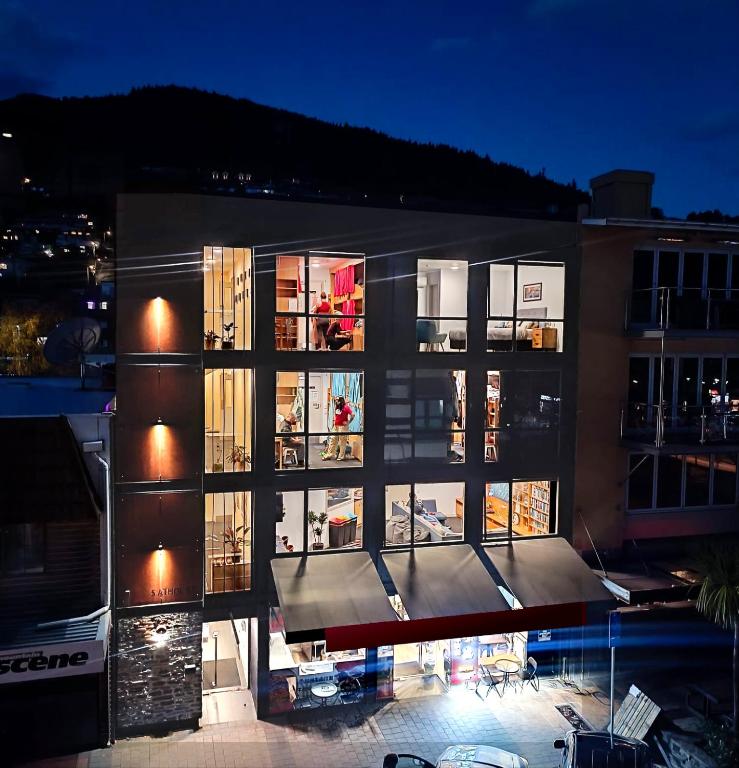 Adventure Q2 Hostel, Queenstown