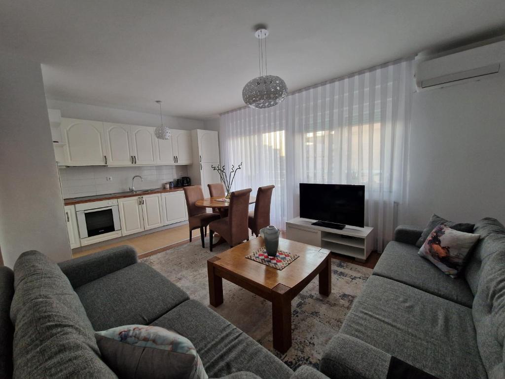 C Street Apartment, Priština