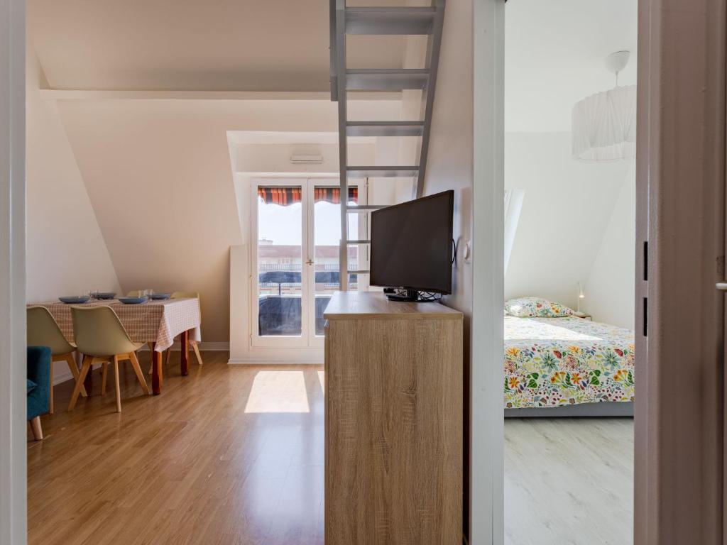 Apartment Deauville Plage 1 et 2-27 by Interhome - 4