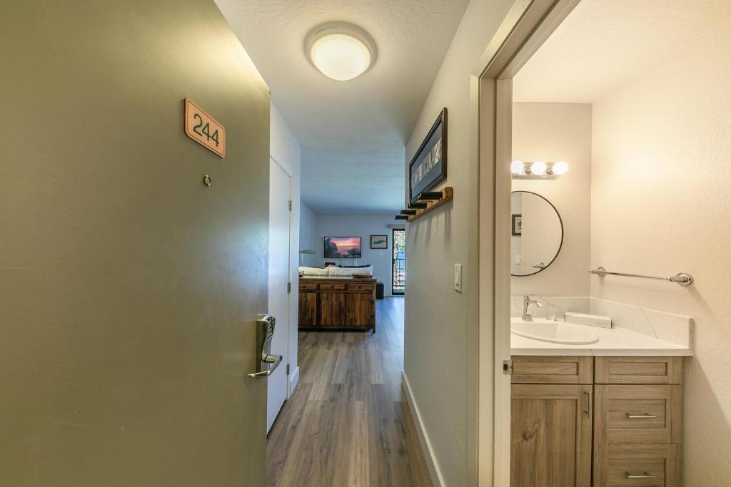 244 Bldg C condo, Truckee