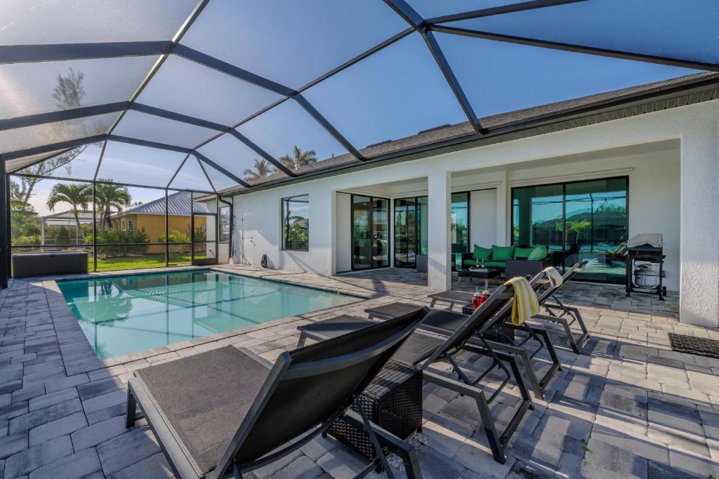 Modern Escape, Cape Coral