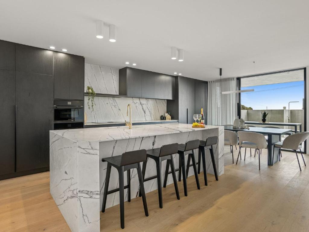 Beachfront Lux on Marine, Safety Beach