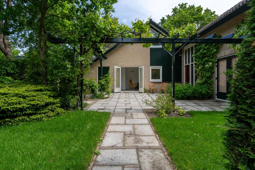 Hello Zeeland - Holidayhome Beukenlaan 4, Oostkapelle