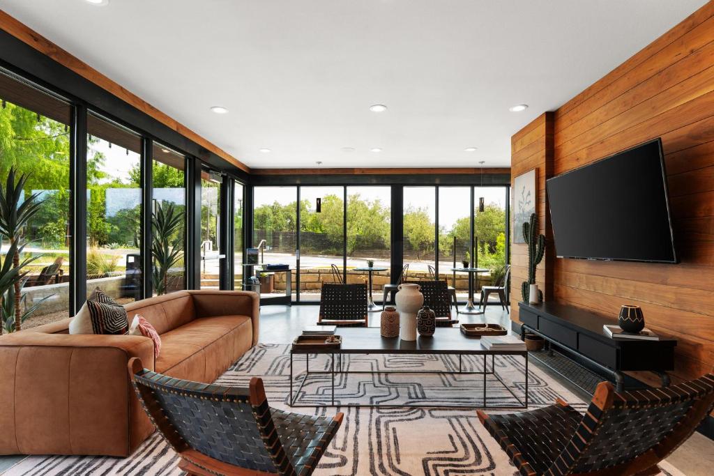 Exceptional 2BR in Prime Location - Incredible Amenities, Austin