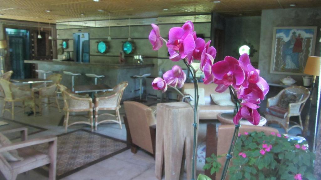 Shared lounge/TV area