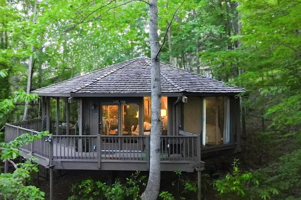 Treehouse of Life - Access Community Extras like Pools Golf Lakes Waterfalls Trails, Marblehill