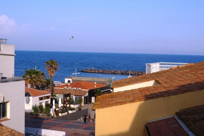 AGREABLE STUDIO CABINE DONNANT SUR TERRASSE AVEC VUE MER - 1