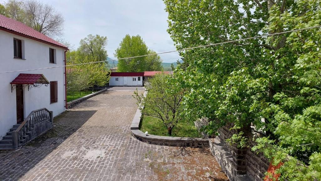 Mon Ami Loft Apartment, Tsovazard