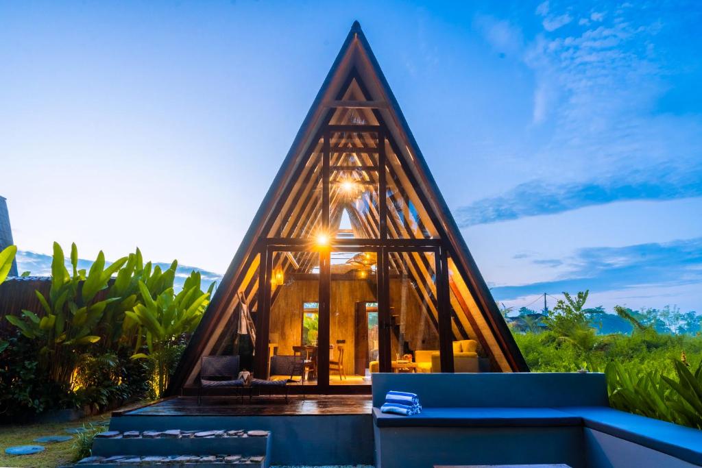 Romantic Jungle Hideaway with Private Pool & Close to Ubud Center, Ubud