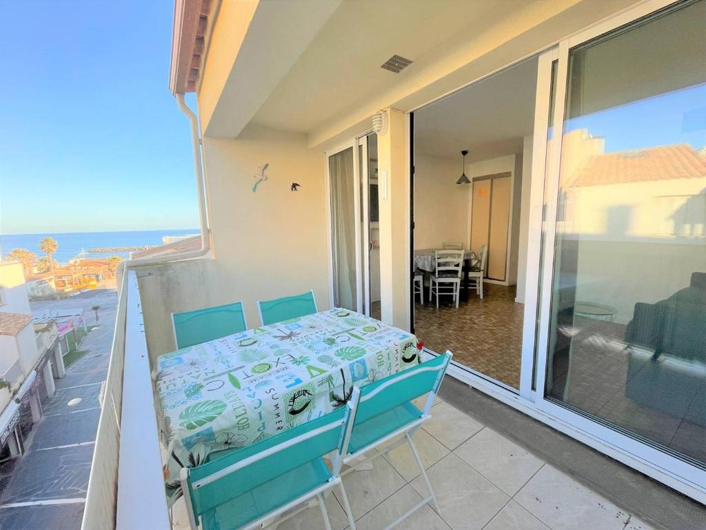 AGREABLE STUDIO CABINE DONNANT SUR TERRASSE AVEC VUE MER - 3