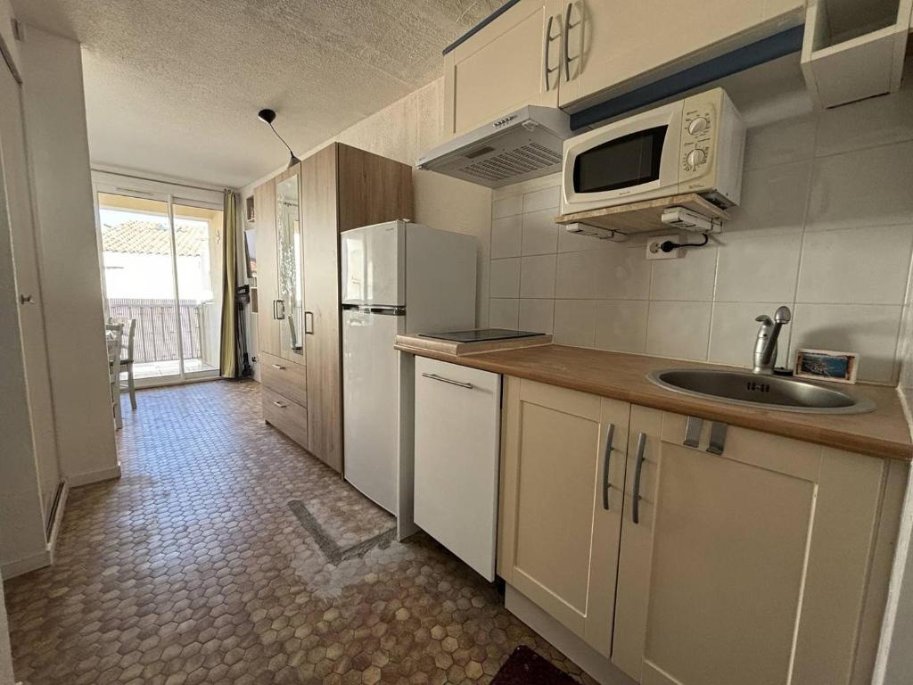 AGREABLE STUDIO CABINE DONNANT SUR TERRASSE AVEC VUE MER - 5