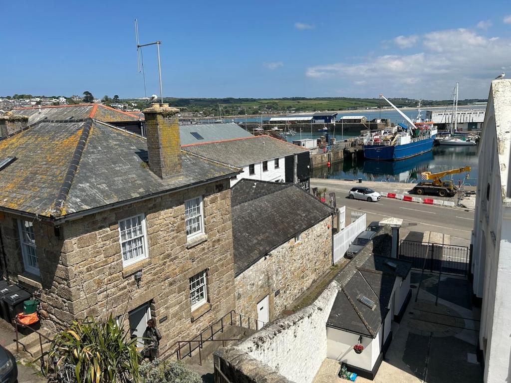 Cosy flat by Penzance harbour, Penzance