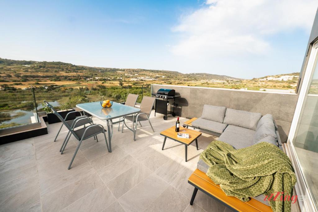 The View Penthouse by Zzzing, St Paul's Bay