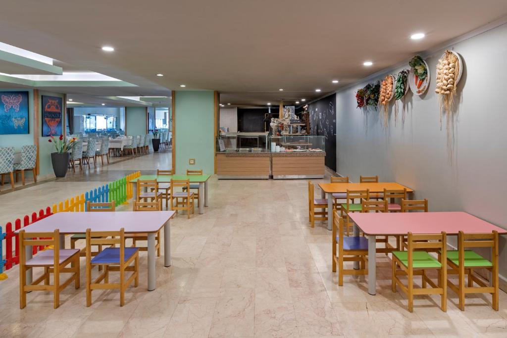 Sealight Resort Hotel — Restaurant & bars in Kuşadası, Aydin