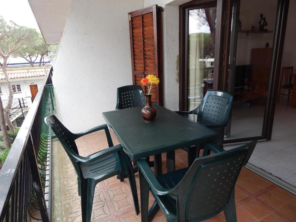 Apartamento con WIFI a 5 Minutos de la Playa y Cerca de Tiendas y Restaurantes - ES-209-10 - 3