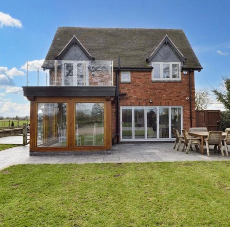 Bumble cottage, Albrighton