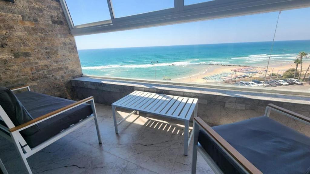 Apartment by the sea 63 c, Bat Jam