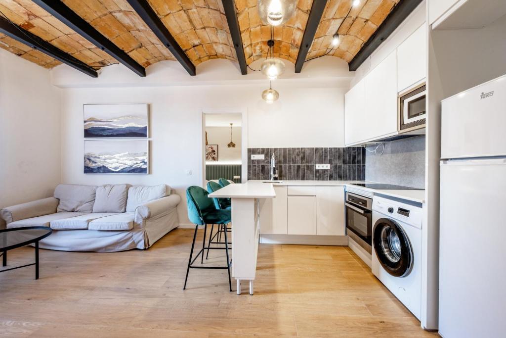 BeBarceloner Eixample Apartments - 4 bedrooms, Barcelona