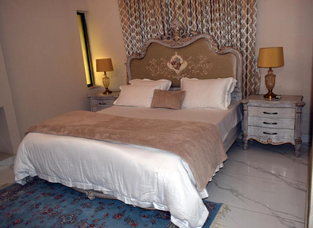 CHk INN by ChenOne, Lahore