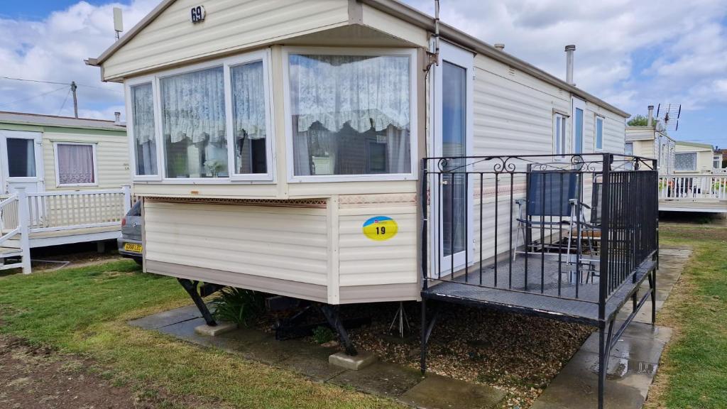 Beachside, Family-friendly, WiFi, 6 berth Caravan 19 in Ingoldmells, Ingoldmells
