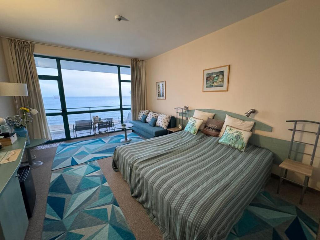 Seaview Studio - 10 meters to the beach, Varna