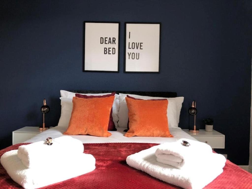 Free parking, free wifi, city centre, contractor and family friendly, Spon End