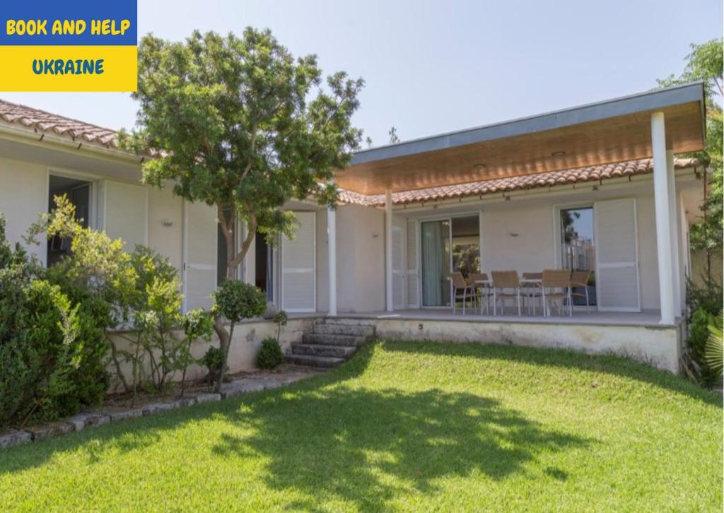 Can Francesc Wifi, BBQ, garden, 200m from the beach for 8, Port d'Alcúdia