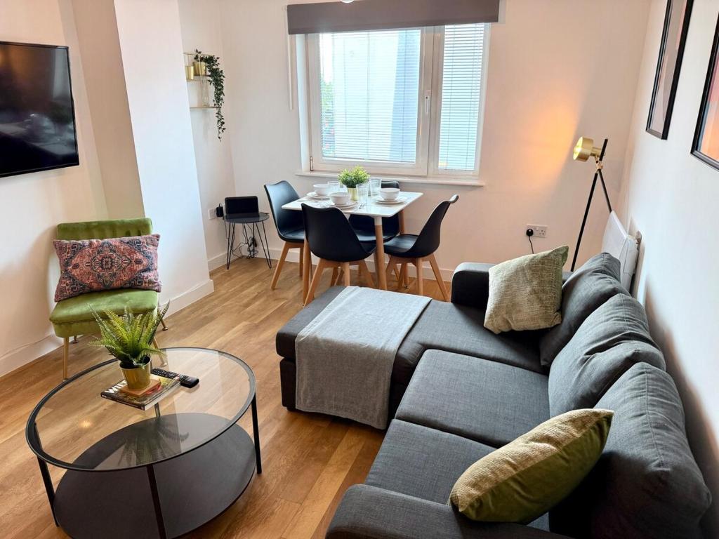 Charming 1BR Apartment In Heart of Cardiff Bay, Cardiff