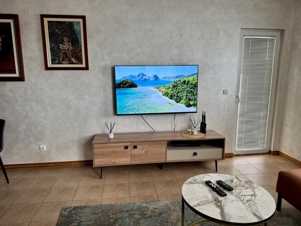 Seaside Apartment in Becici - 5
