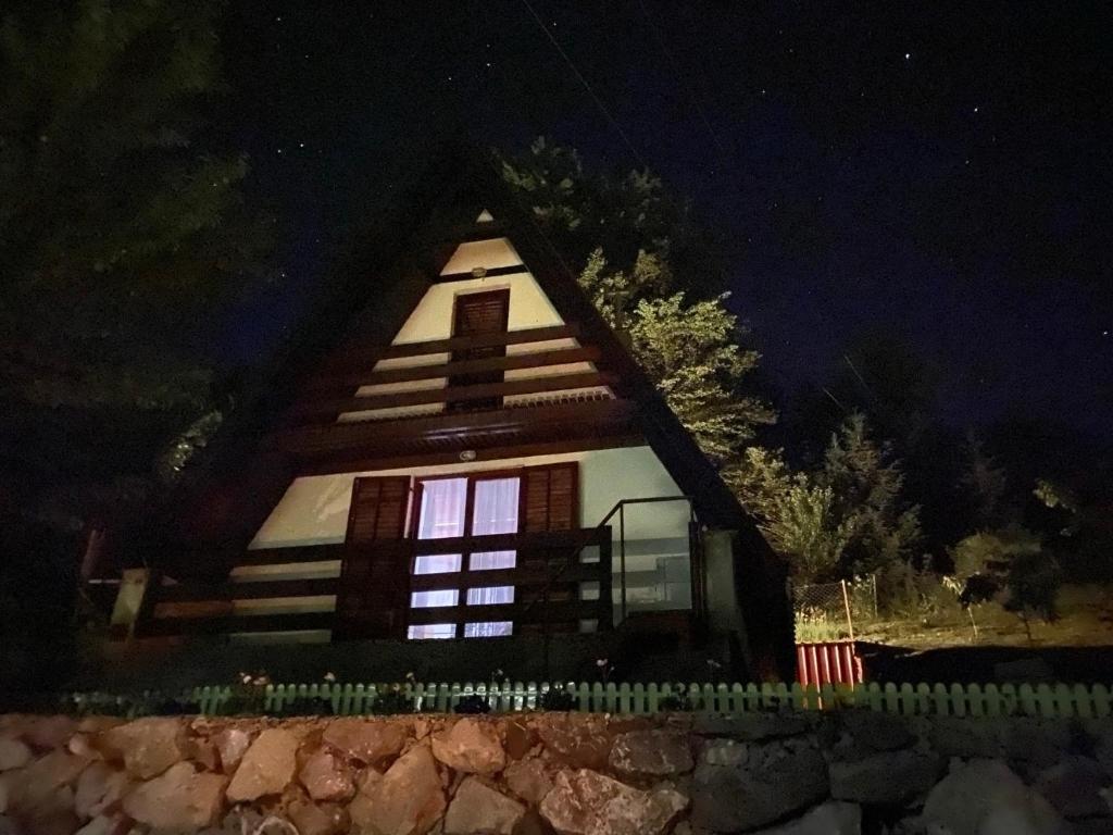 Hilltop cabin - 2