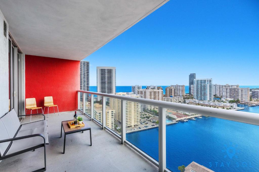 Infinite View Balcony Pool, Hallandale Beach