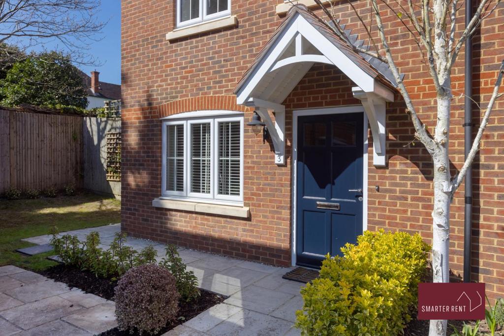 Maidenhead - 4 bedroom house - garden and parking, Maidenhead