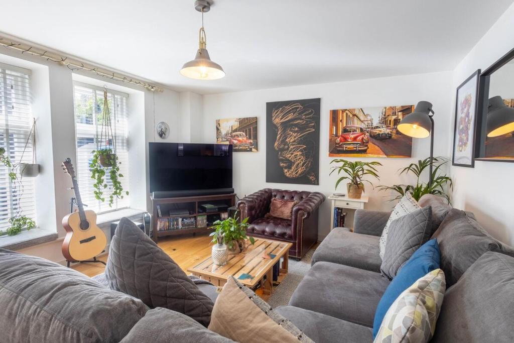 Modern Apartment, Frome, WiFi, Double Bed, Smart TV, Frome