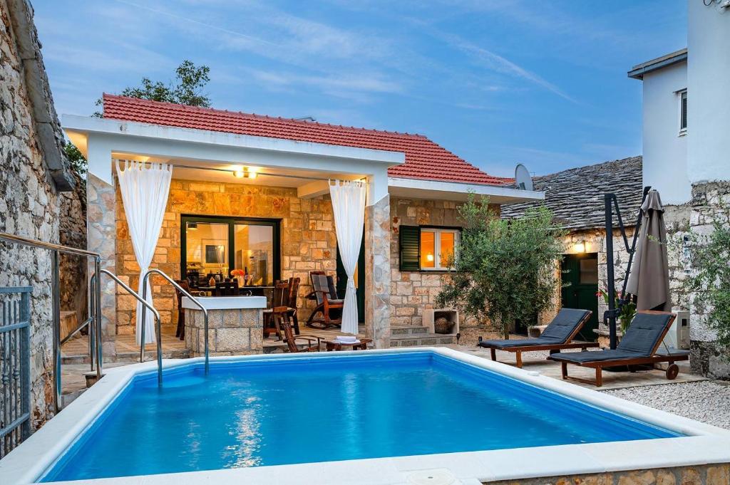 Villa Oaza Primošten With Heated Pool, Primošten
