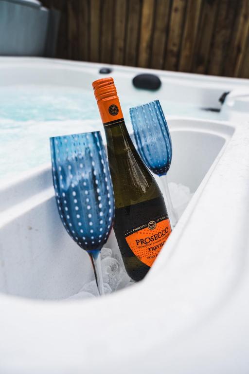 Luxury Studio with Hot Tub and Stunning Gardens, Coleraine photo 5