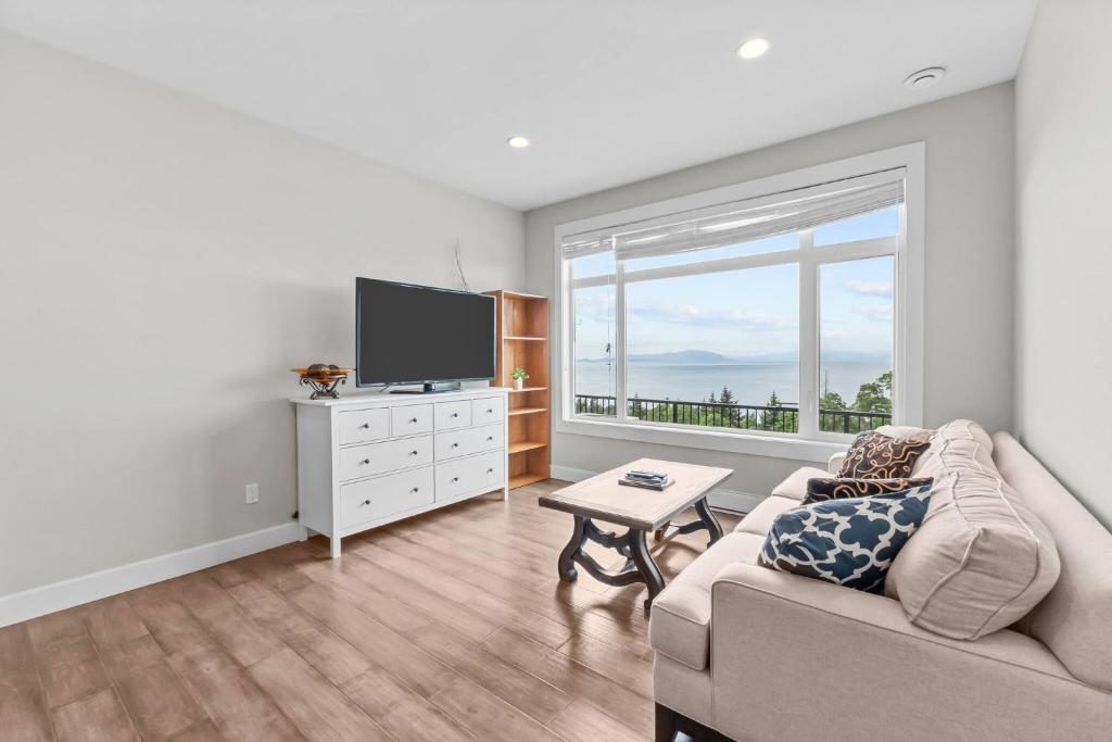 Nanaimo 2BR Oceanview Suite w/ Kitchen & Laundry, Nanaimo