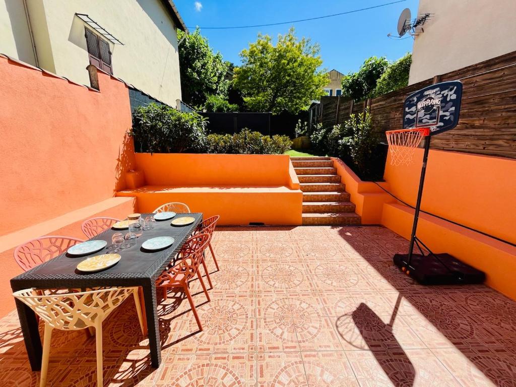 Maison 7-9p, Jardin avec Piscine, Terrasses, proche Plages, Marseille - 2