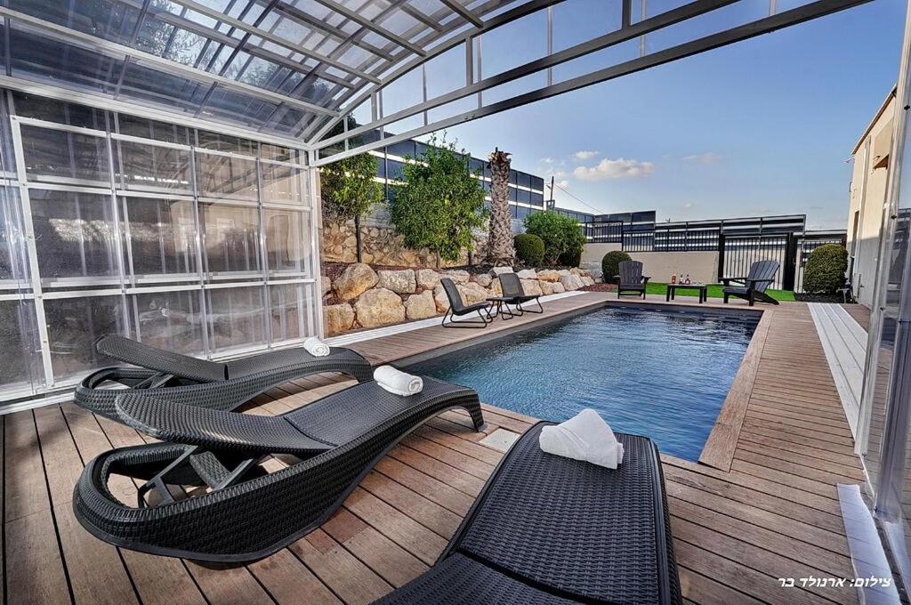 אחוזת נוף מרגליות - וילה מהממת עם 3 חדרי שינה ובריכה פרטית במרגליות, Margaliyyot