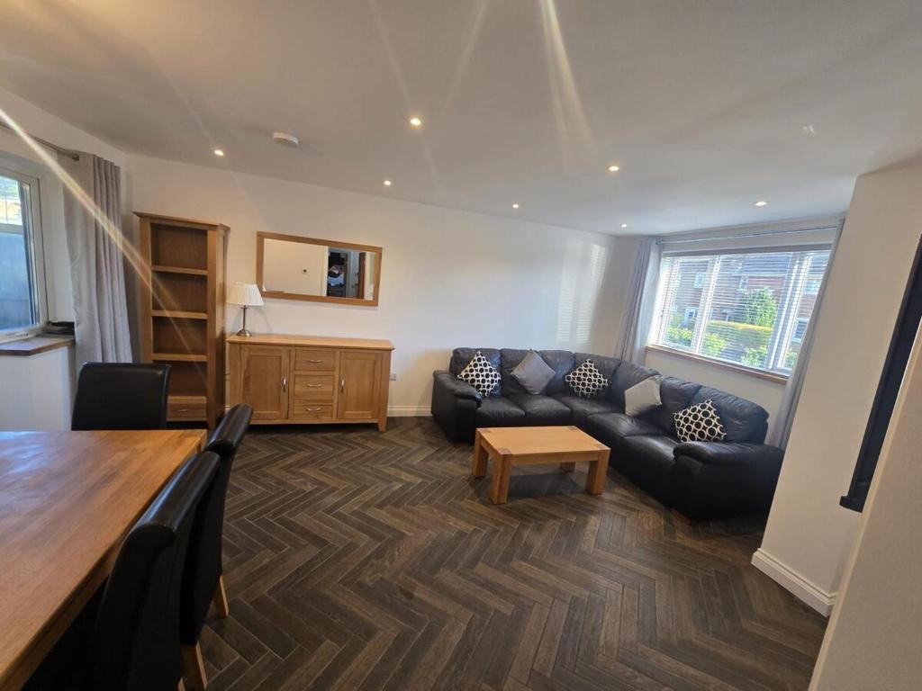 Modernised 3 Bed House, Wrexham