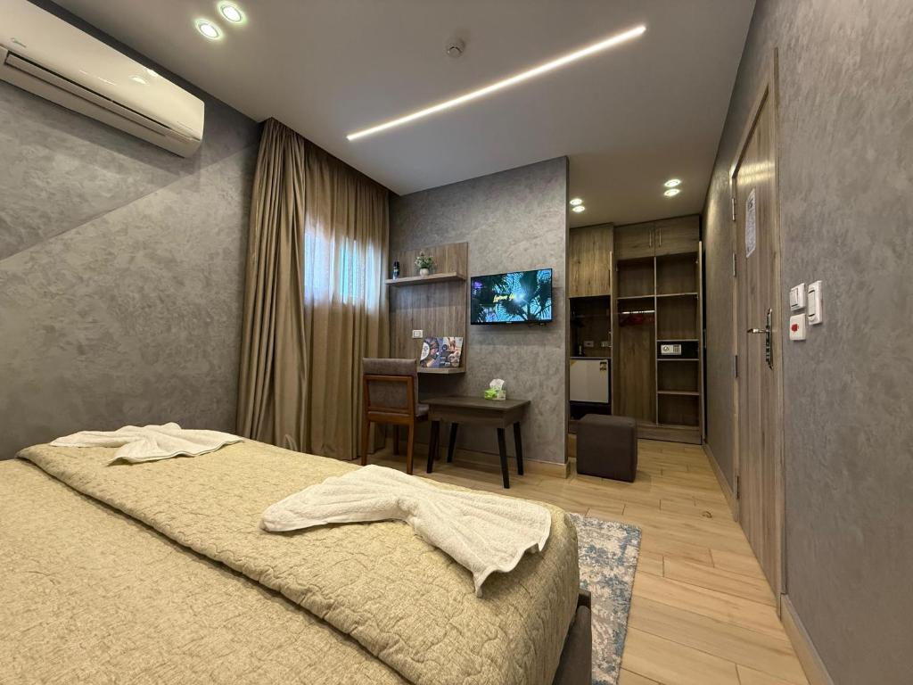 Hotel Room 4