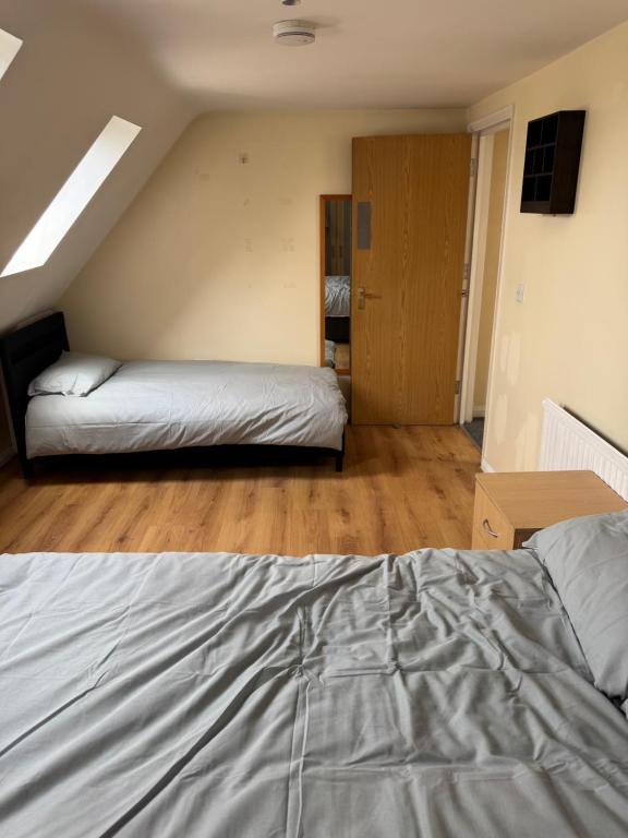 Your Base To Explore London, Moffat