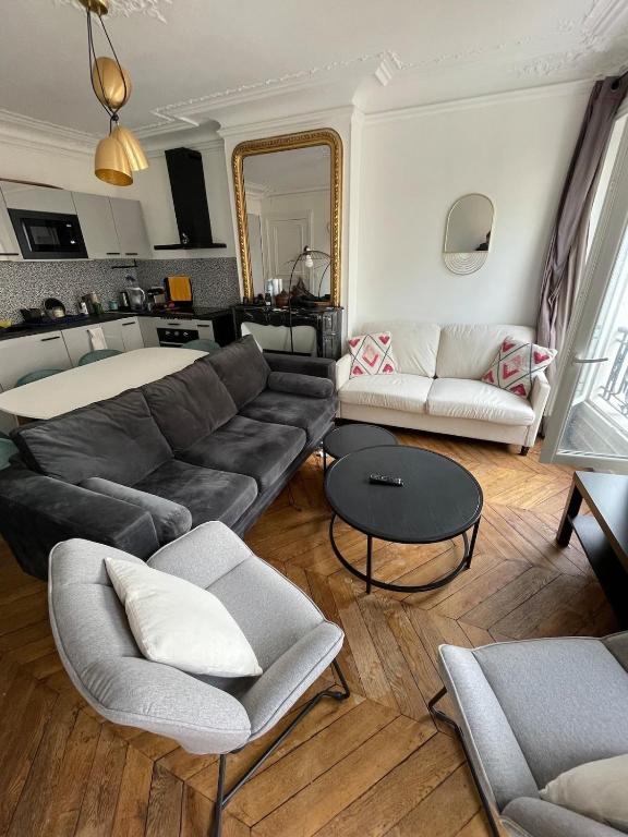 Paris 8, perfectly located - 1