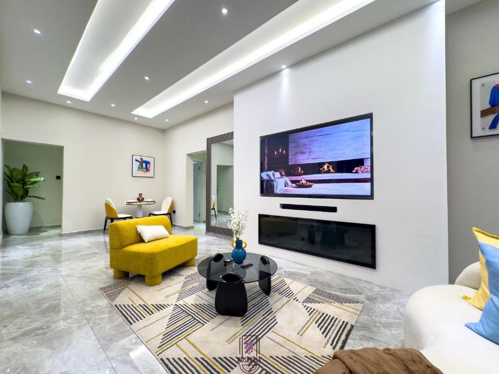 VELVET VAULT at THE ROSEDALE, Trofwi