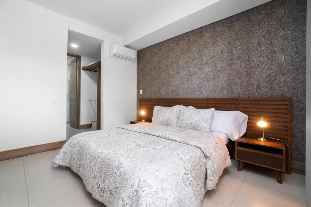 Modern Bright 2BR-2BA-Fast Wi-Fi -Pool&Balcony - 5