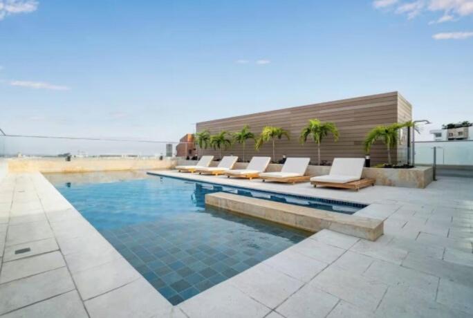 Modern Bright 2BR-2BA-Fast Wi-Fi -Pool&Balcony - 2