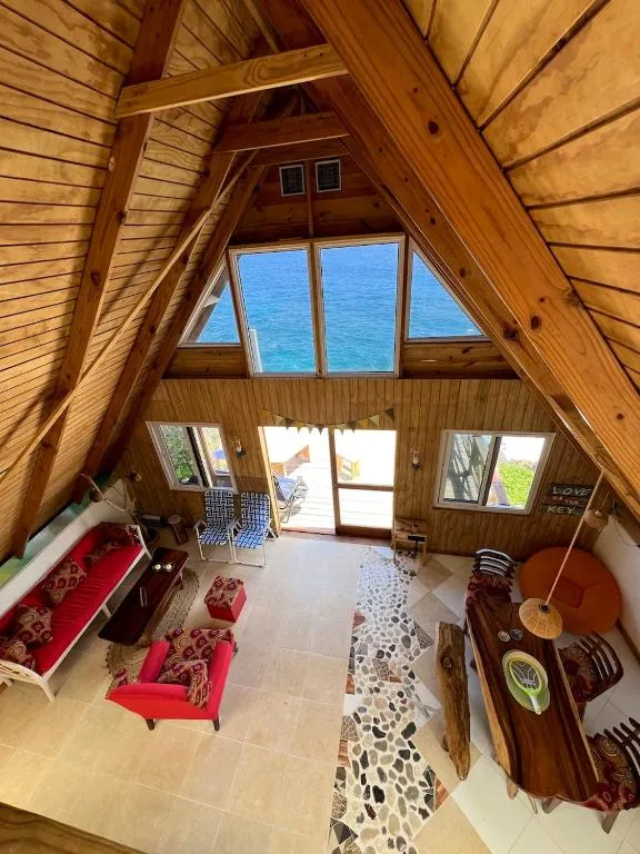 Real Jamaica - 5 Cabins right beside the sea，位于Oracabessa的酒店
